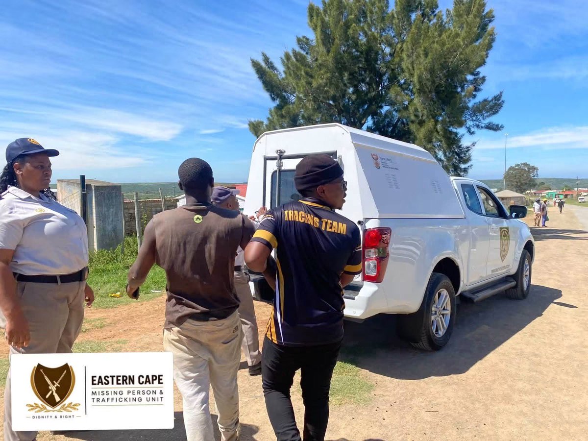 ZANewsFlash's tweet photo. PICS: Alleged illegal immigrants tried to run away when officials raided the Peddie area in the Eastern Cape on Friday.

They were subsequently nabbed.

📷Siphokazi Mabhodla https://t.co/NIsXyFZYzb