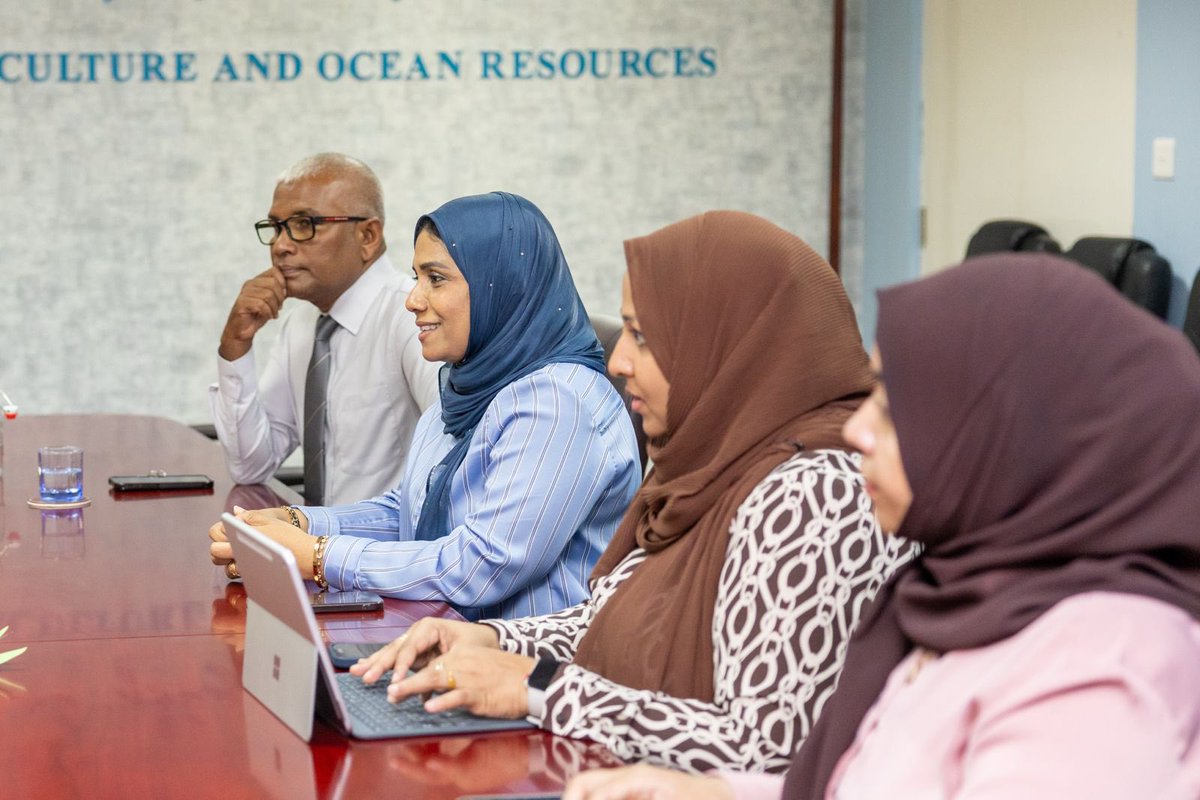 SFdevelopmentMV's tweet photo. ނުކުޅެދުންތެރިކަން ހުންނަ ފަރާތްތަކަށް ވަޒީފާގެ ފުރުސަތުތައް ފަހިކުރުމާ ގުޅޭގޮތުން މަޝްވަރާކުރުމަށް މިނިސްޓްރީތަކާއެކު ބާއްވަާ ސިލްސިލާ ބައްދަލުވުންތަކުގެ ތެރެއިން  @MFAORmv އާއެކު ބޭއްވުނު ބައްދަލުވުމުގެ ތެރެއިން. https://t.co/wDi0sys2cN