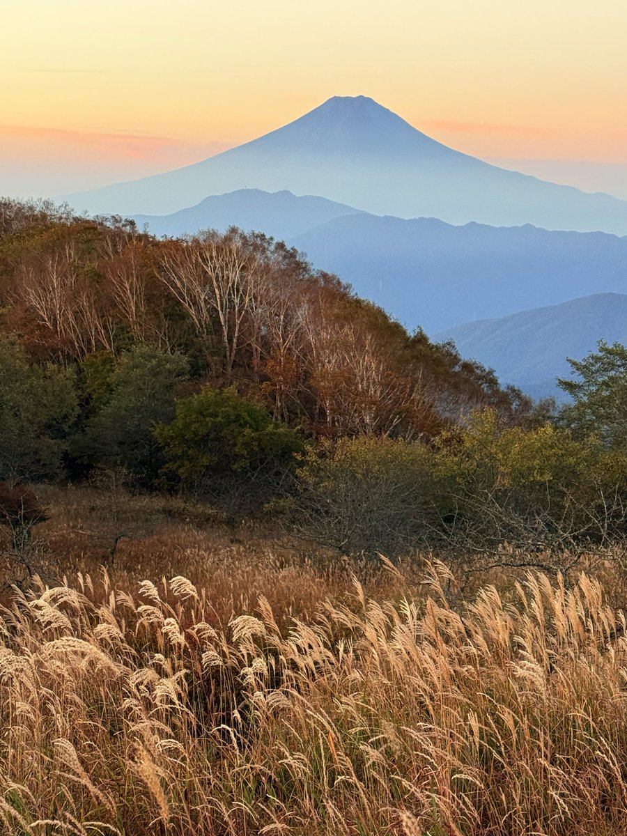 fuji3776m's tweet photo. 大月市からです。素晴らしい秋の光景でした🍂

iPhoneにて撮影 https://t.co/GEAt3HY0Eq