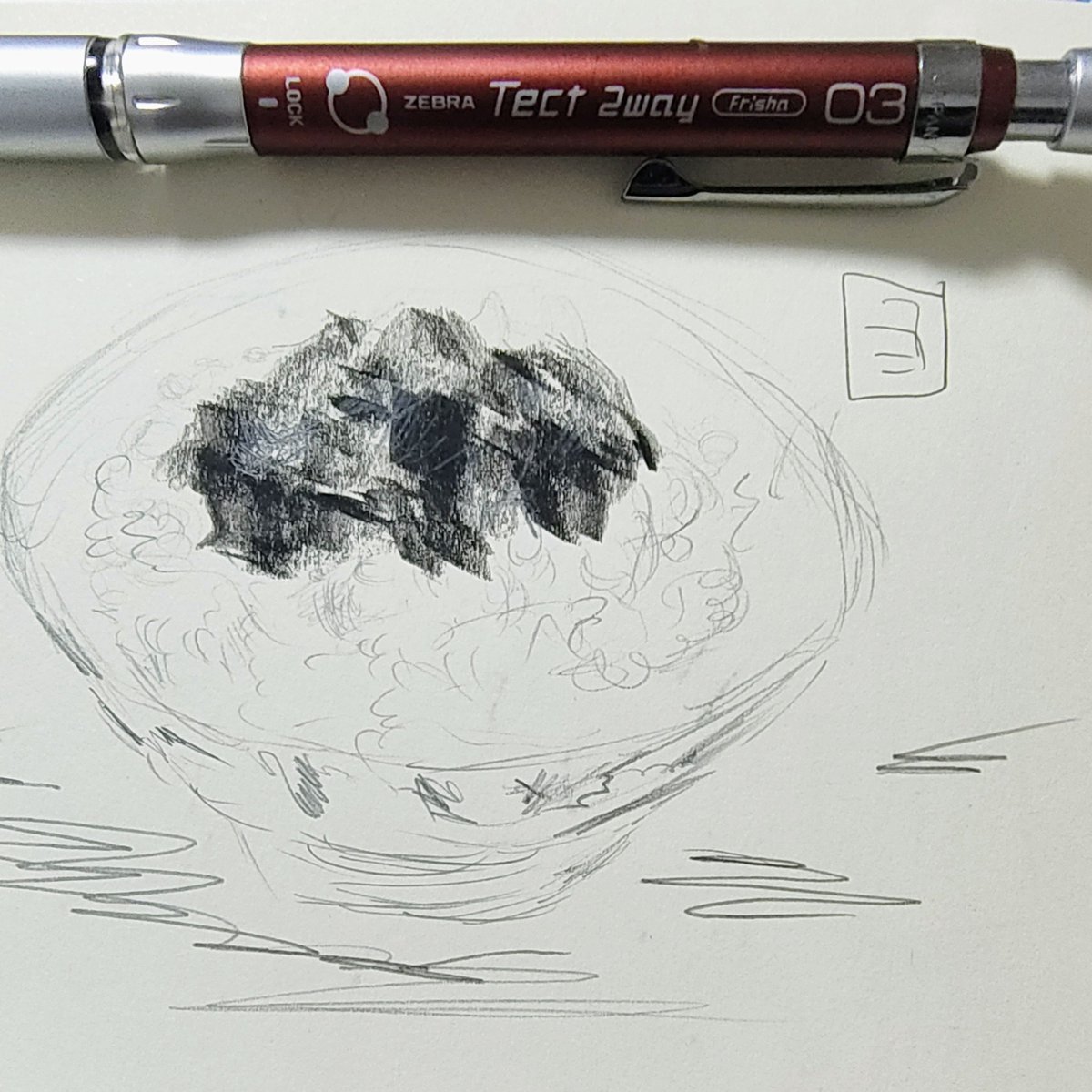 cwg7tu's tweet photo. 0.3mmのシャーペン1本で、ほかほかご飯を描く。海苔の佃煮。
細い芯だからこそ表現できる、お米の粒感と、上に乗せた具材の濃厚な黒のコントラストがお気に入りです。お腹が空いてきた……🍚✍️
#シャーペン画 #テクトツゥーウェイ #フードイラスト #スケッチ https://t.co/pmvlhTS1n0