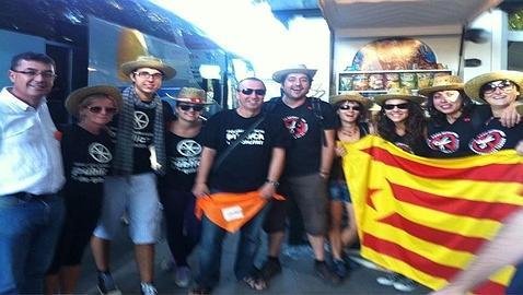 Sentandreu's tweet photo. Todas las caras y banderas del nacionalismo catalán (incluidos @joanbaldovi, @enricmorera y @monicaoltra) y vasco. https://t.co/k6RNLzsd3R