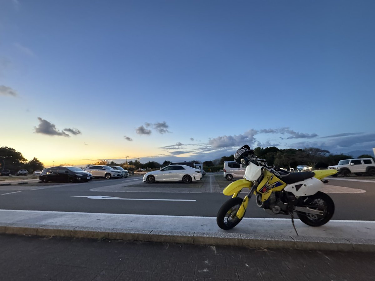 mudman92drz's tweet photo. 振り出しに戻る　笑

ガス欠寸前でヒヤヒヤの帰り道　　井川ｺｴｰ https://t.co/UcPXfaTCDC