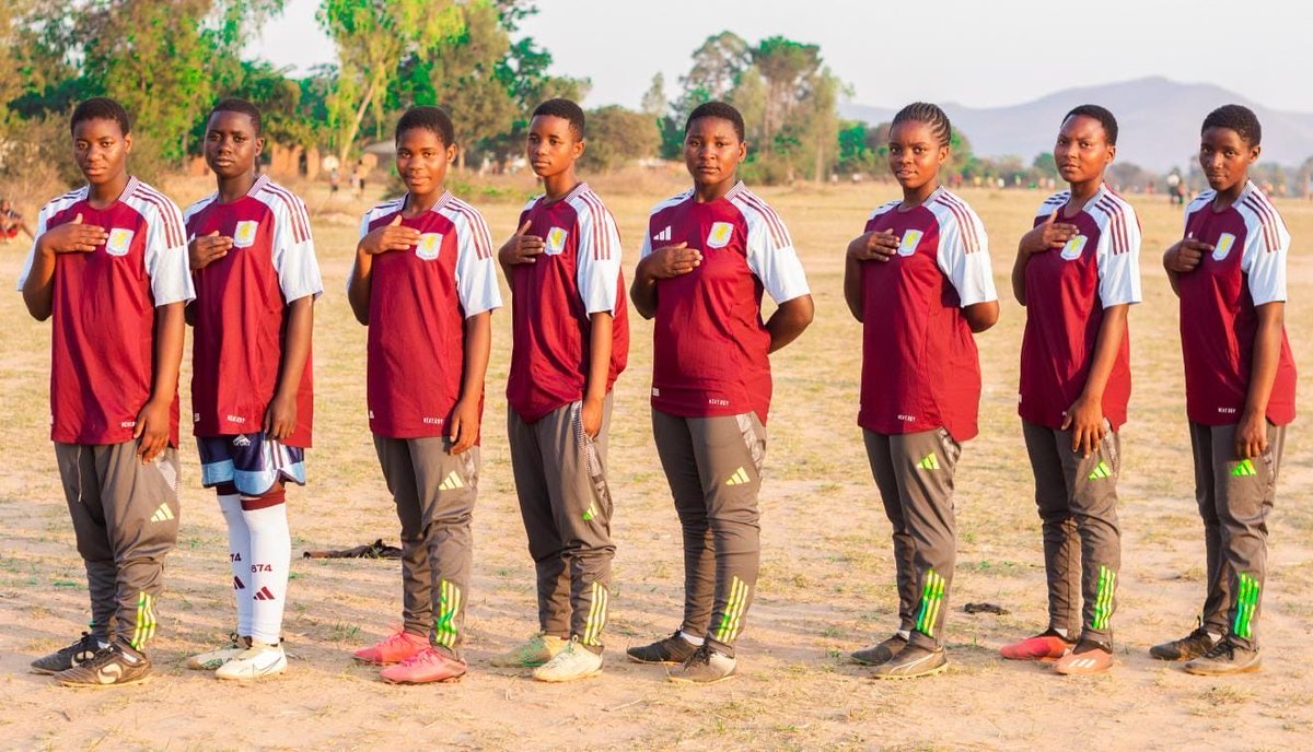 KitAid's tweet photo. 🌍⚽ Amazing to see this fantastic mix Aston Villa kits making its way to Malawi! 🇲🇼💙❤️

The coaches and players are massively benefiting from this kit, bringing smiles, boosting morale, and supporting the growth of football in local communities. 🙌👏

#MalawiFootball #Malawi https://t.co/a0mAKXB371