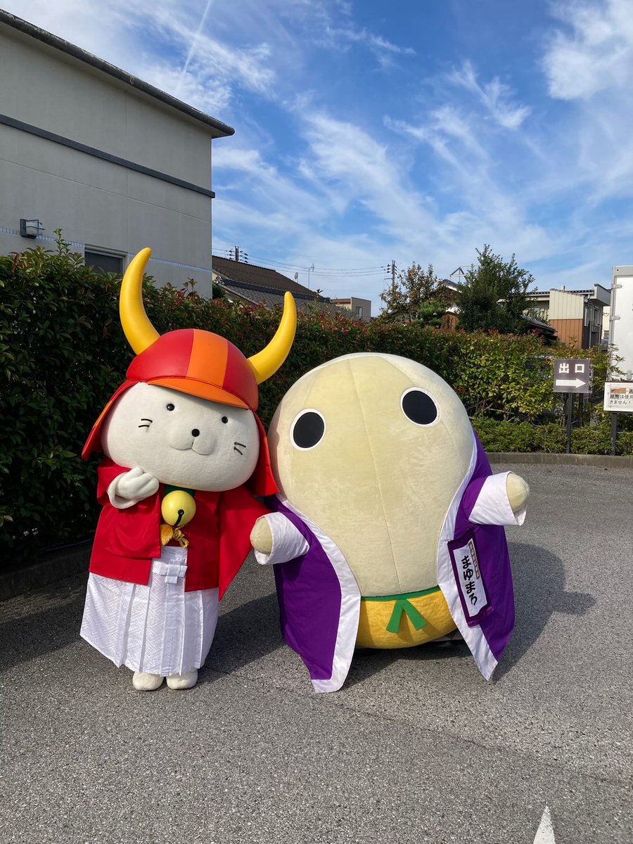 kyotomayumaro's tweet photo. 『ご当地キャラ博2026』
今年もみなさま��お会いできて楽しかったです〜♪
また来年もお会いできたら嬉しいです〜
ひこにゃん、チャチャ王国のおうじちゃま、テレビ父さんとパシャリ〜♪ https://t.co/wiV49UZSPx