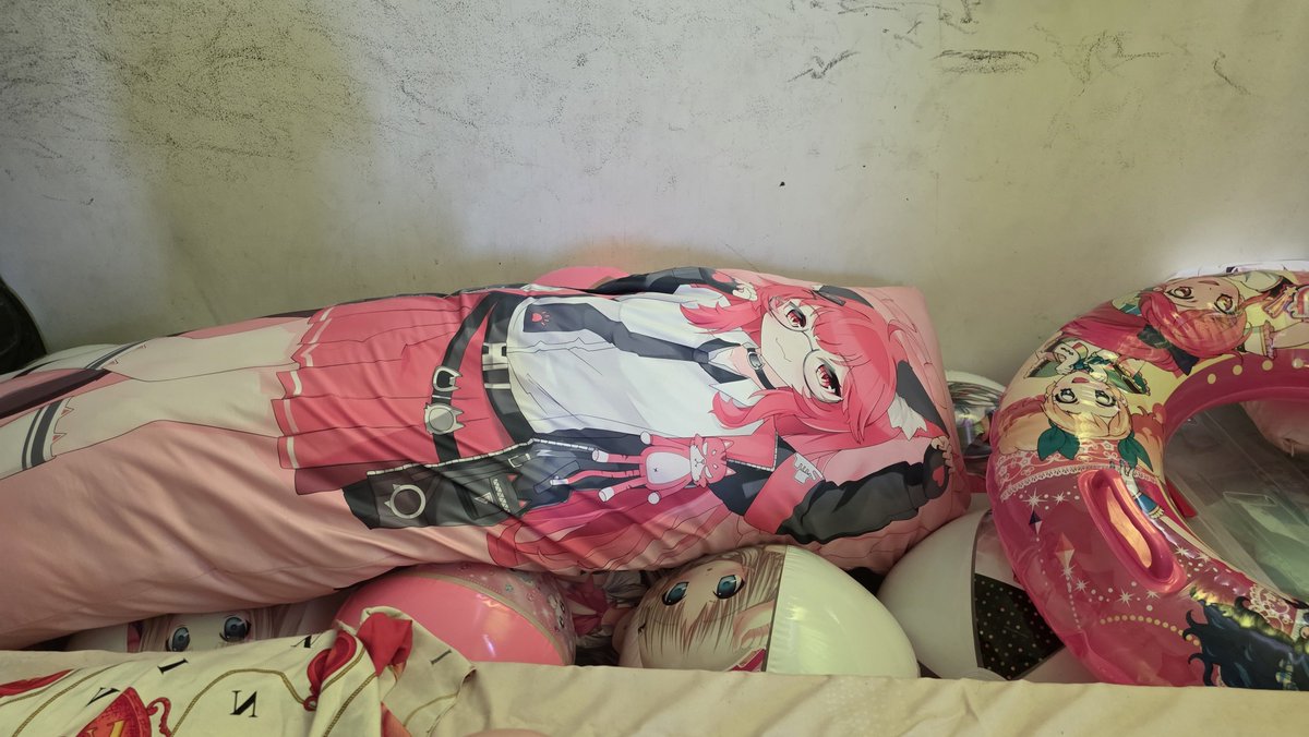Futanzu's tweet photo. Bed for her.

Also since my vacation just end 😅 https://t.co/gPjPzFiHWQ