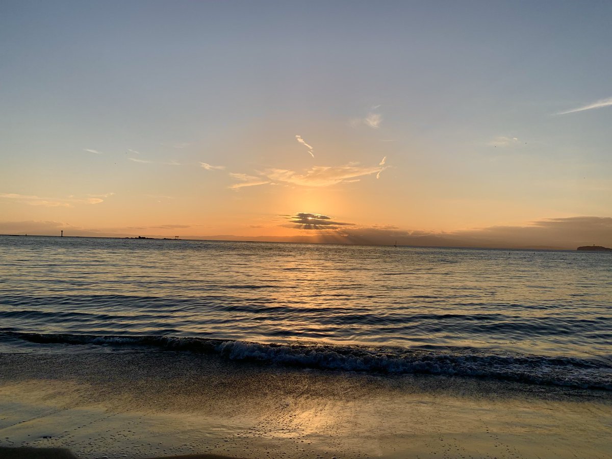 hayamaumisora's tweet photo. 日曜日の夕暮れ…
森戸海岸… https://t.co/2AeybeZVFd