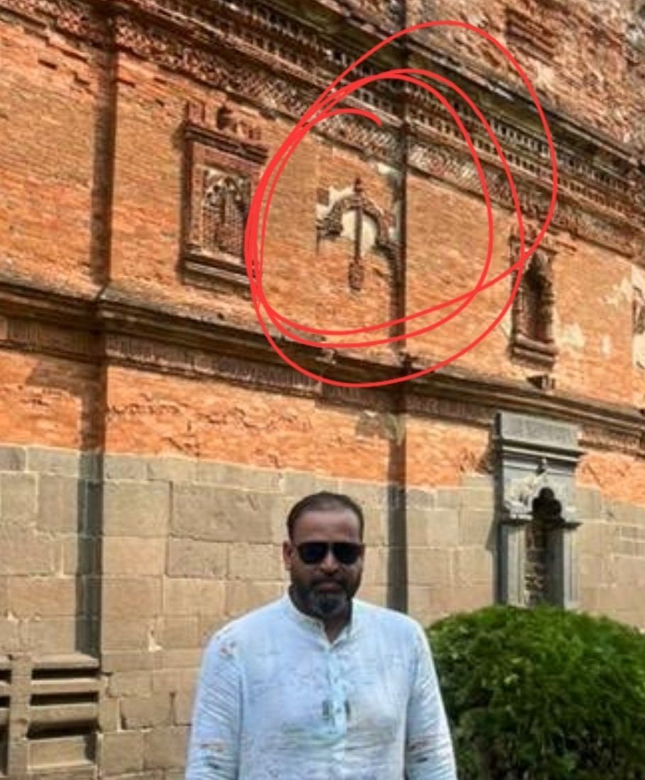 SaffronQueen_'s tweet photo. Adina Mosque ❌

Adinath Mandir ✅ https://t.co/7ppoiMYeaq