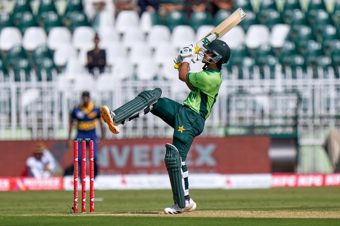 Madhushanka gets 2 wickets in quick succession! Both openers Ayub & Fakhar back in the hut