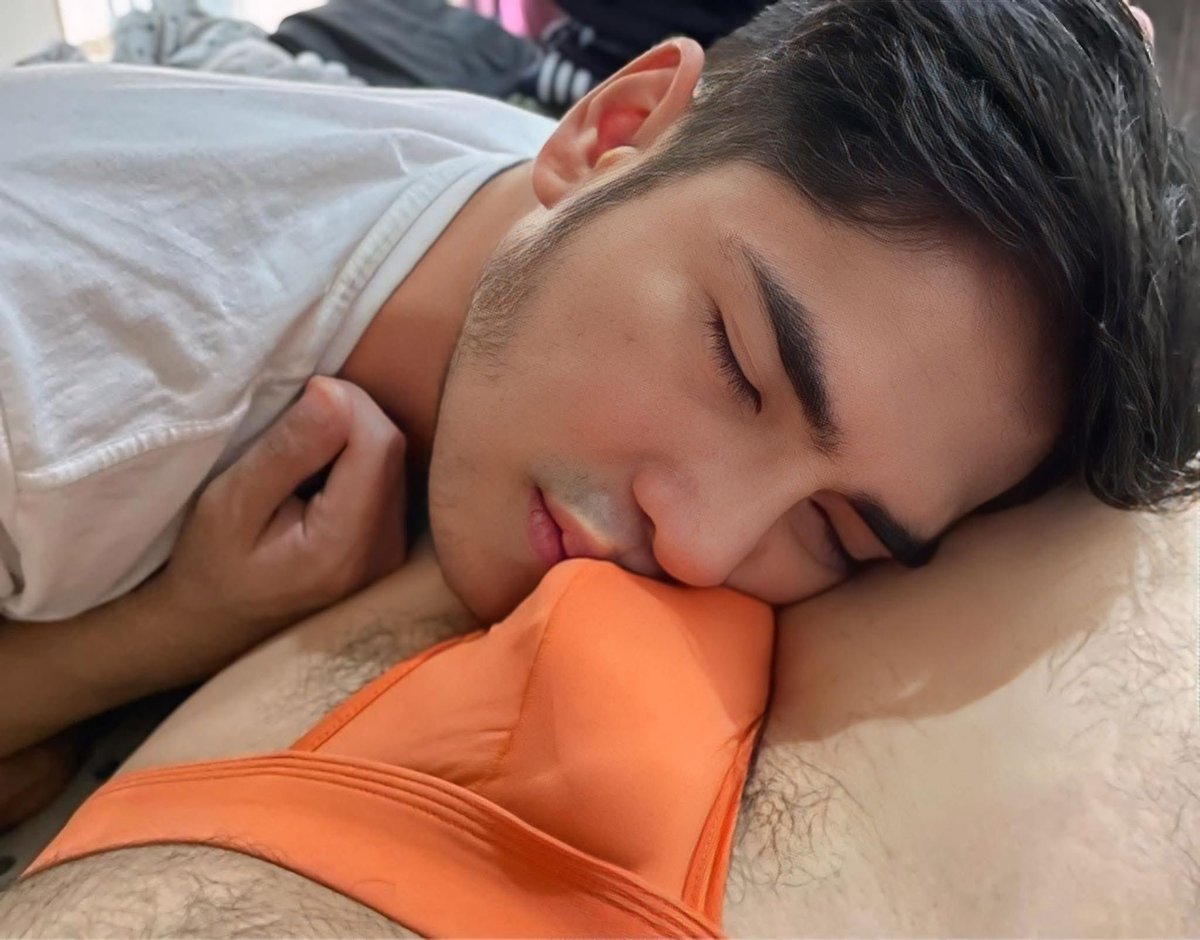 Orlandohope10's tweet photo. Tired and sleepy. https://t.co/5NeH65fiXq