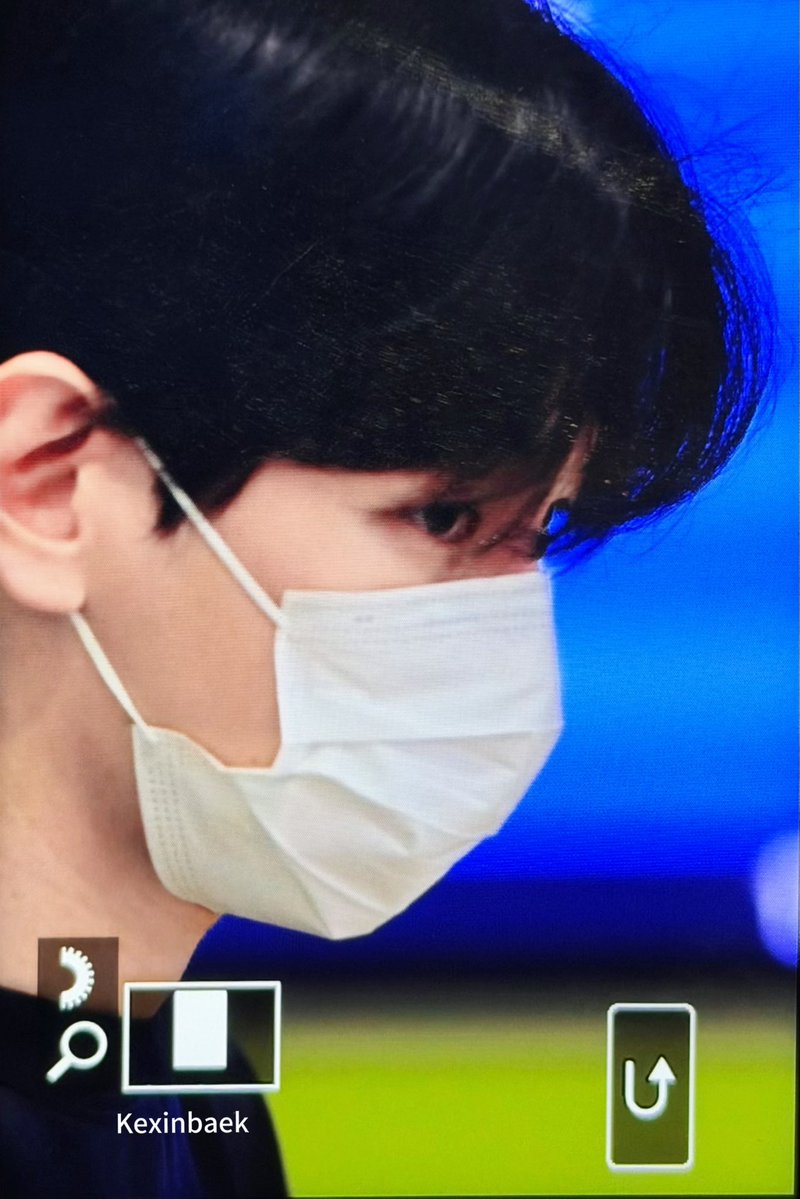 KexinBAEK's tweet photo. 261018 ICN #백현 🖤 https://t.co/MWFoVlmQbN