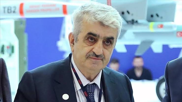 abdulhamitgul's tweet photo. Millî teknoloji hamlemizin mimarlarından, hayatını Türkiye’nin tam bağımsızlık vizyonuna adayan gerçek bir Akıncı’ydı Özdemir Bayraktar ağabeyimiz…

​Bugün geride bıraktığı kutlu dava, evlatlarının bayraktarlığında kararlılıkla sürüyor. Türkiye, yerli ve millî savunma sanayii hamleleriyle tarih yazmaya devam ediyor.

​Kıymetli büyüğümüz Özdemir Bayraktar ağabeyi vefatının yıl dönümünde rahmet ve minnetle anıyorum.

​Ruhu şâd, mekânı cennet olsun.