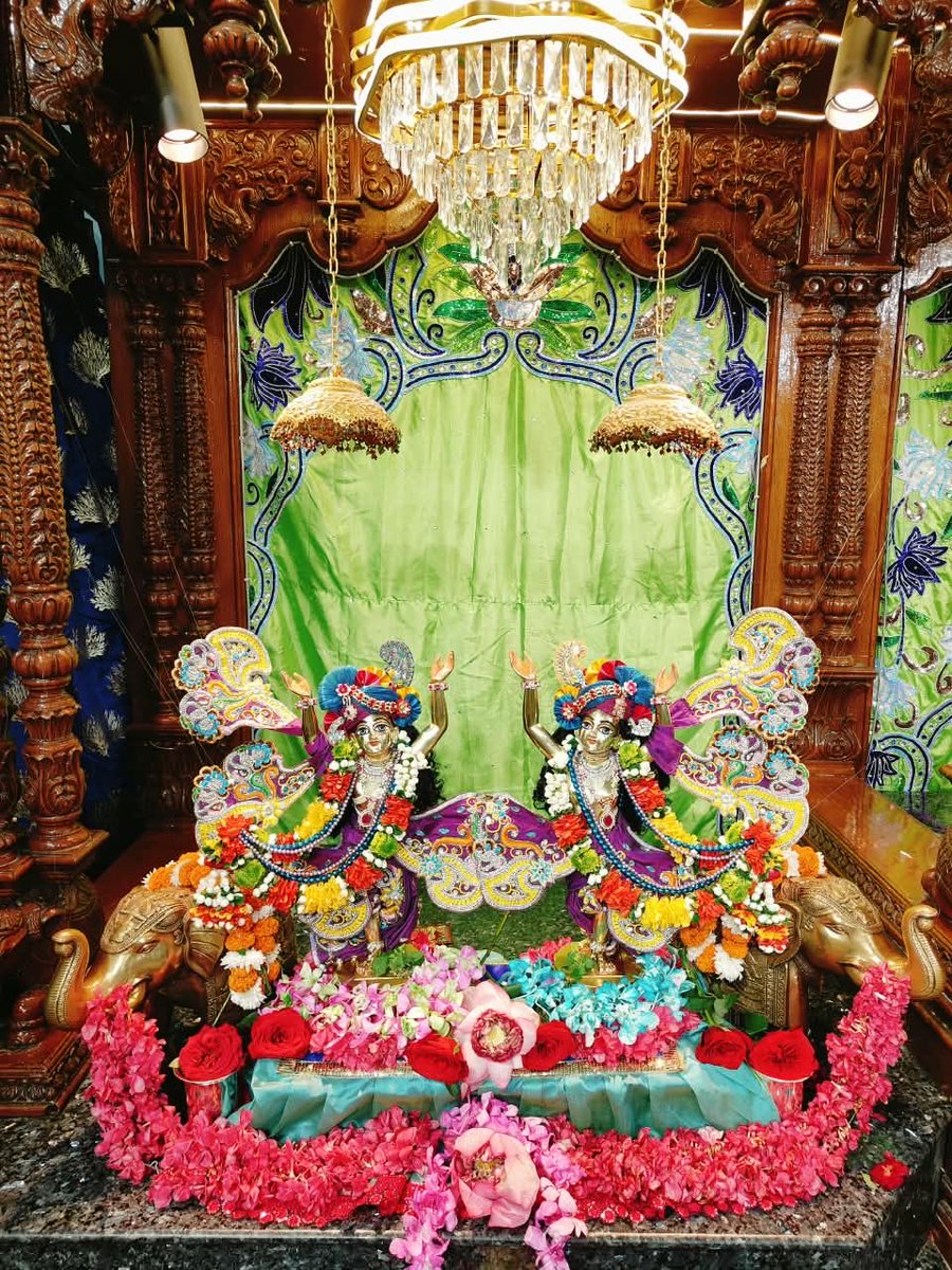 ISKCON_Dwarka's tweet photo. श्री रुक्मिणी द्वारकाधीश -18th October 2026
हरे कृष्ण हरे कृष्ण
कृष्ण कृष्ण हरे हरे ।
हरे राम हरे राम
राम राम हरे हरे ||

#Harekrishna #IskconDwarka #LordKrishna #Dailydarsan #RukminiDwarkadhish https://t.co/pVqcfiBWO7
