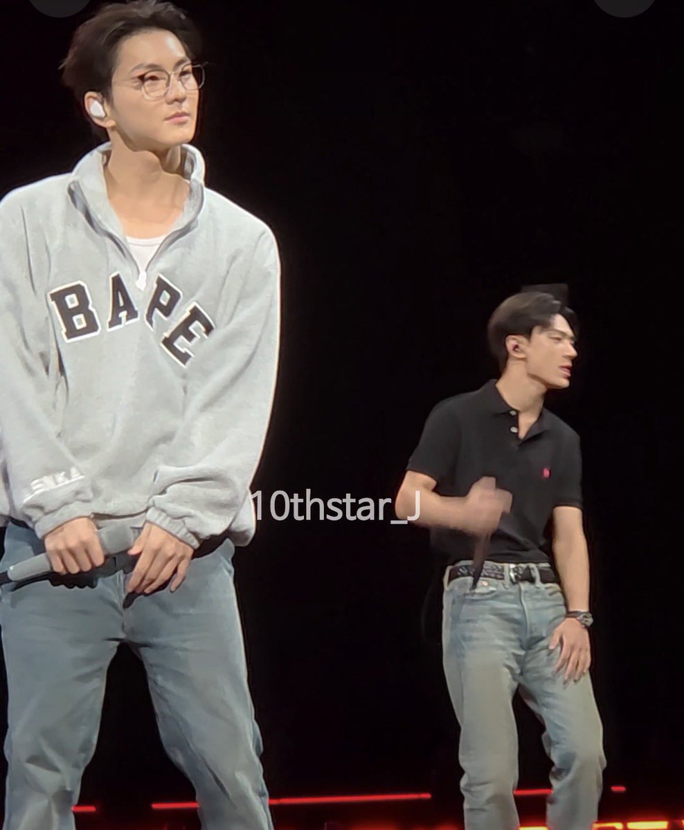 Jaywonhugs's tweet photo. jaywon in macau d1 d2 and d3 atp i firmly believe its not purely coincidental EVERYTHING IS PLANNED 

#jaywon #야옹즈 https://t.co/ABPDo4Ukg4