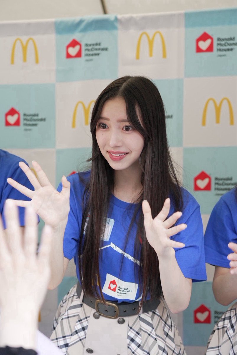 Yu_Morikawa's tweet photo. 本日 #青いマックの日 ありがとうございました🍔🍟

#ロナルドマクドナルドハウス への支援にご協力くださった皆さんありがとうございました🙌🏻

これからもAKB48の活動を通して少しでも力になれたらいいなと思います💙 https://t.co/XQ41FwKhcR