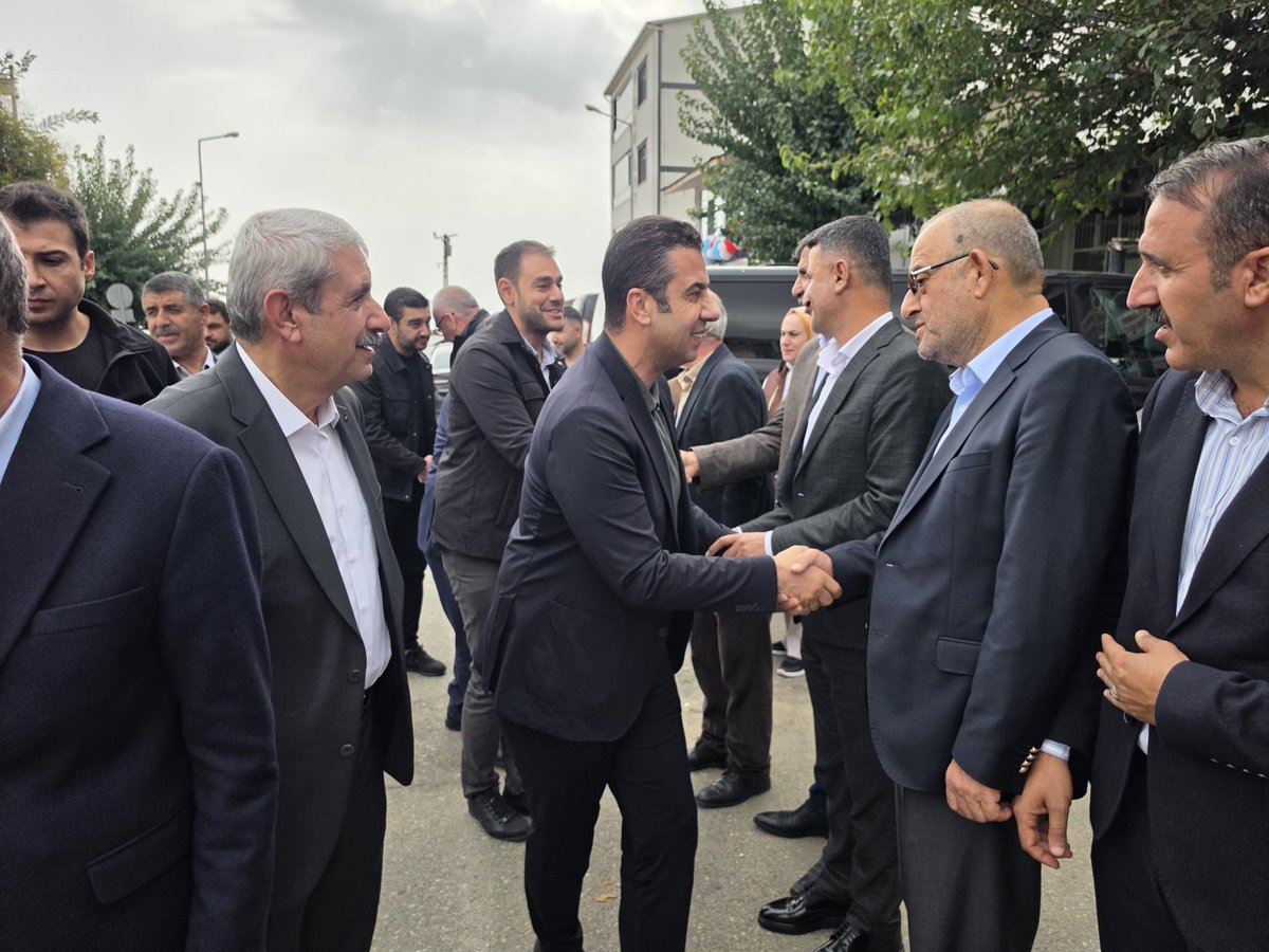 HamitSumer21's tweet photo. 📍Kulp'tayız…

Milletvekillerimiz, İl Başkan Yardımcılarımız, İl Yönetim Kurulu Üyelerimiz, İlçe Başkanımız ve teşkilatımızla birlikte;

Kulp'ta kıymetli hemşehrilerimizle bir araya geliyor, gönül gönüle hasbihal ediyoruz.

Rabbim birliğimizi ve beraberliğimizi daim eylesin. 

#AKPartiDiyarbakır
#KulpİlçeZiyareti

@Akparti
@AKGMTeskilat
@akpartidbakir
@KulpParti80183