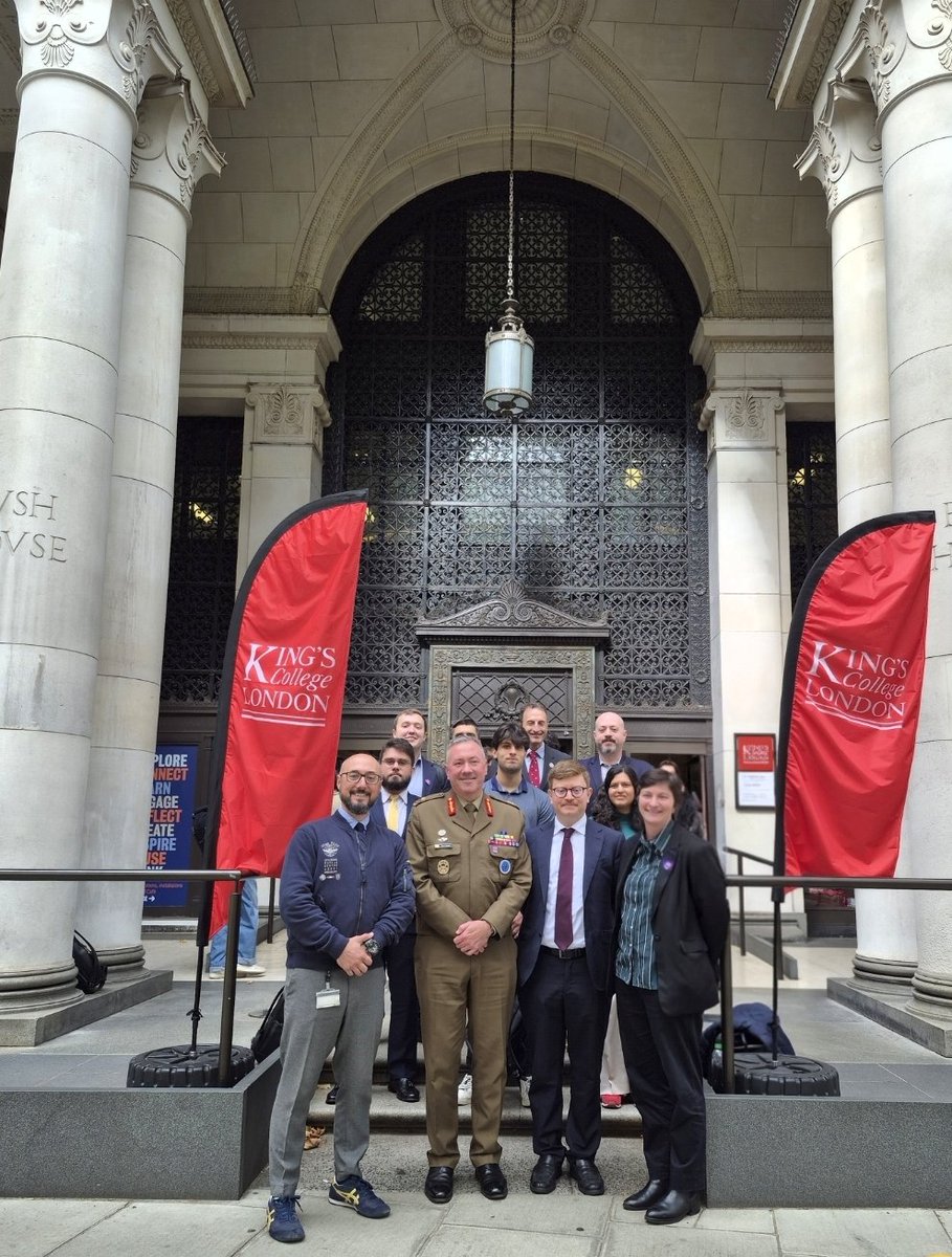 UN_Command's tweet photo. Returning to @KingsCollegeLon, graduate DCOM UNC LTGEN Scott Winter, AM, joined academics for a roundtable discussion on the evolving regional security landscape and strategic approaches to emerging challenges. Thank you Prof of War and Strategy in East Asia, Alessio Patalano. https://t.co/1bHmvaGpgC