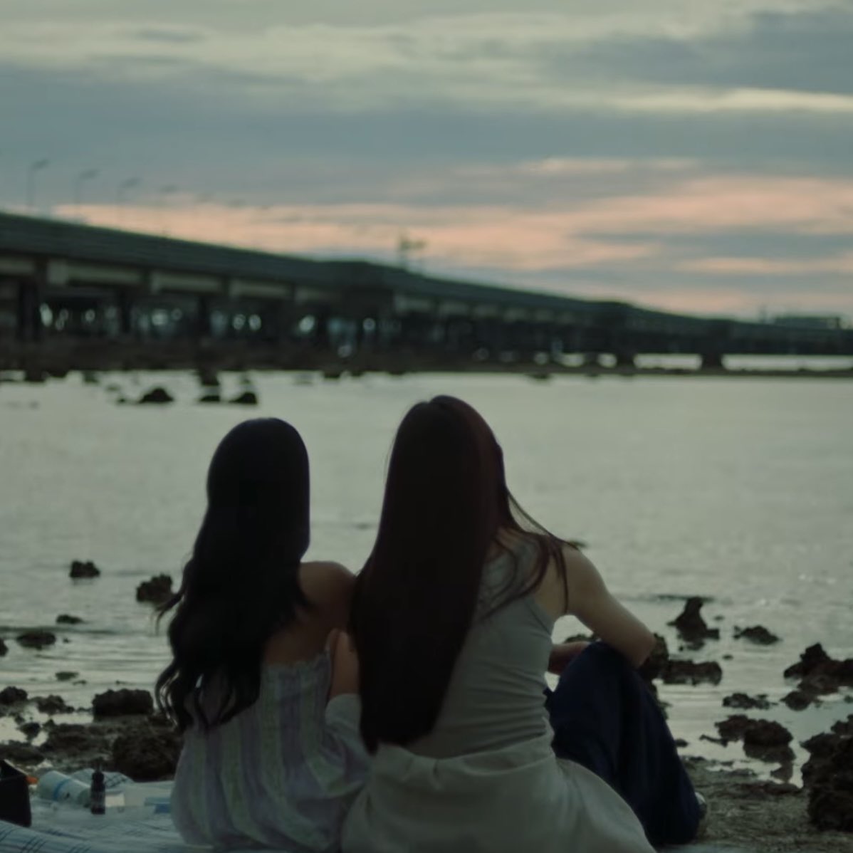 Mujikkz's tweet photo. แล้วเพลง Let U Go จาก Where we belong เบลล์ซูยังเป็นปมในใจชั้นอยู่เลย ㅠㅠ ตอนจบโตเกียวบลูก็คงแยกทางและมีเส้นทางเป็นของตัวเองเหมือนกับเบลล์ซูมั้ยนะ แงงงชั้นเตรียมใจเตรียมทิชชู่แล้ว 🥹❤️‍🩹

JULIET and JULIET EP 7
#จูเลียตแอนด์จูเลียตอีพี7 https://t.co/Jvte2rb5gs