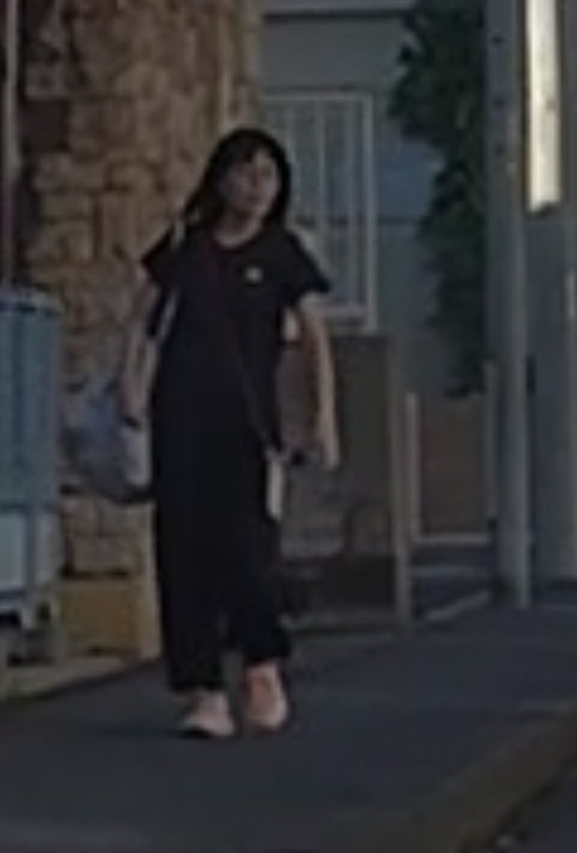 next_story_2000's tweet photo. 続きのポスト

1時間の外出で4人病気差別した
ラケットババアの次は郵便局近くですれ違い後に鼻を押さえた写真のババアに報復しようとしたらマンション敷地内に逃げ報復できず
店内で1人
ラケットババアとほぼ同じ道でババアが鼻をつまもうとしたが見たから未遂
未遂でもUターンし報復
住民総出差別か https://t.co/fbgydSzG1L