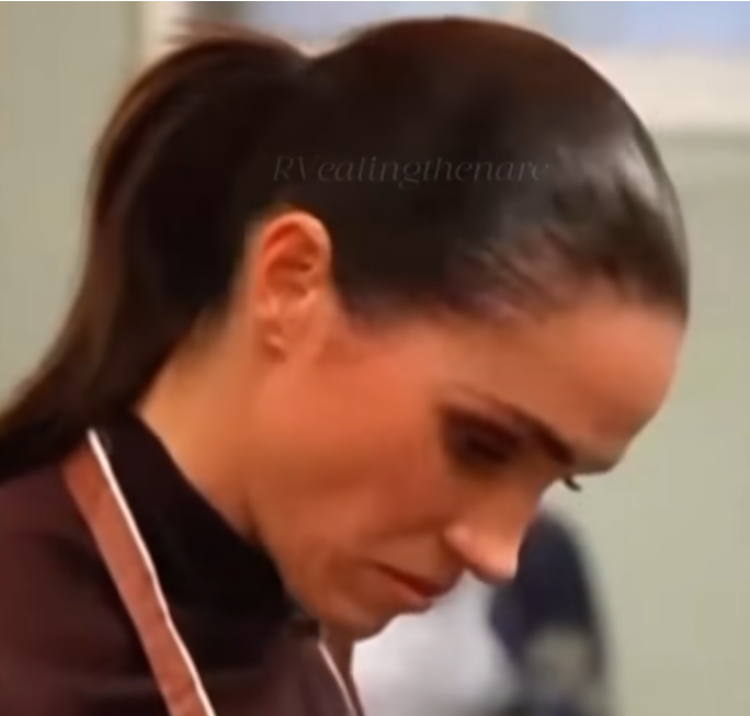 MDymore's tweet photo. Here's that 'I'm not getting paid to do this face'. She really was never cut out to be a 'working royal', because she would much rather wear Β£28k outfits and lunch in posh restaurants. THIS is actual WORK !!!
#FOMeghan #MeghanIsAFraud https://t.co/S7UK2Jfqsq