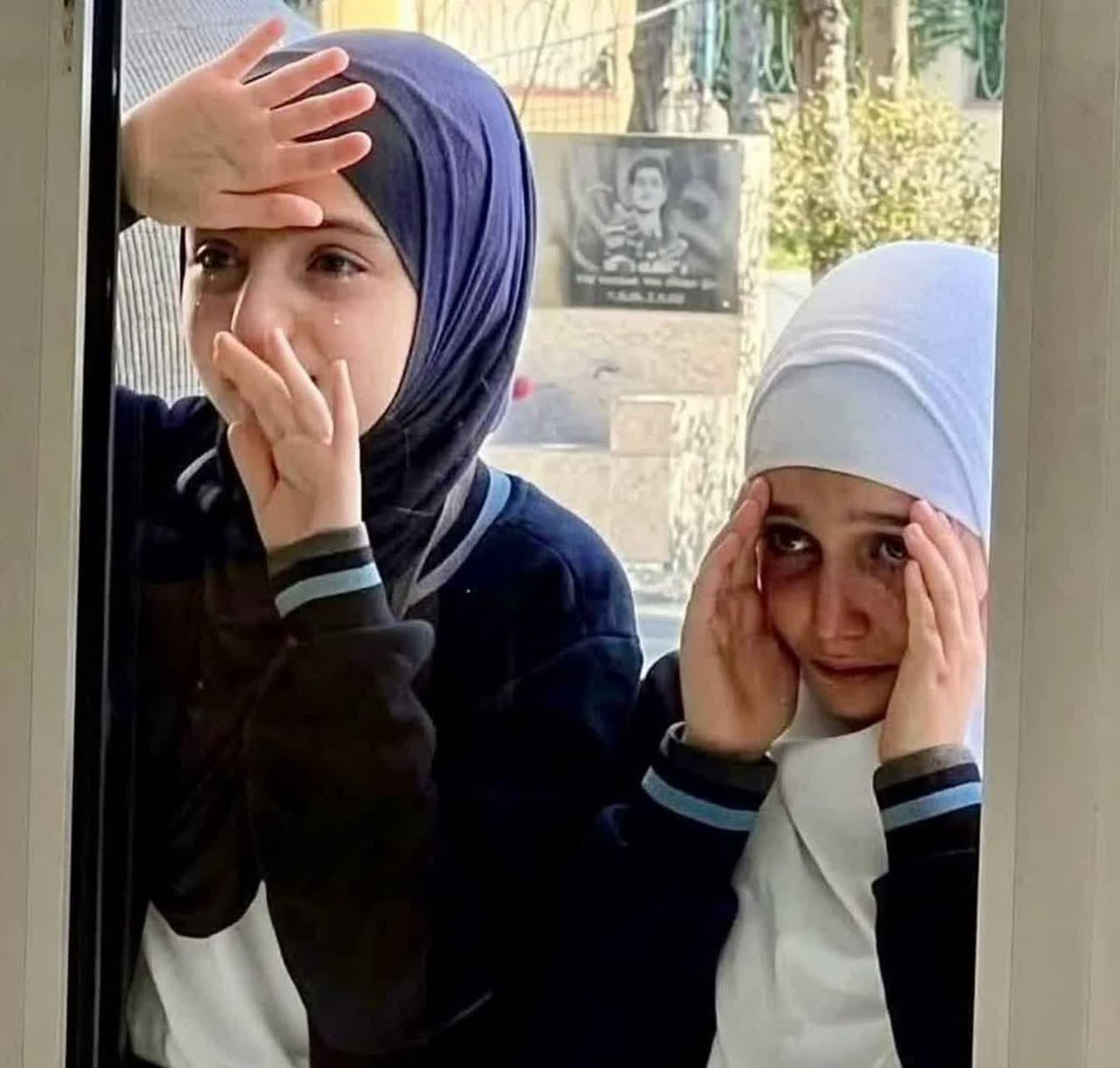 khanom_talabe's tweet photo. فمنیست فقط تا وقتی فمینسته که مشکلات
 خانم ها با خواسته های خودش سازگار باشه https://t.co/rLkmrD6pkM