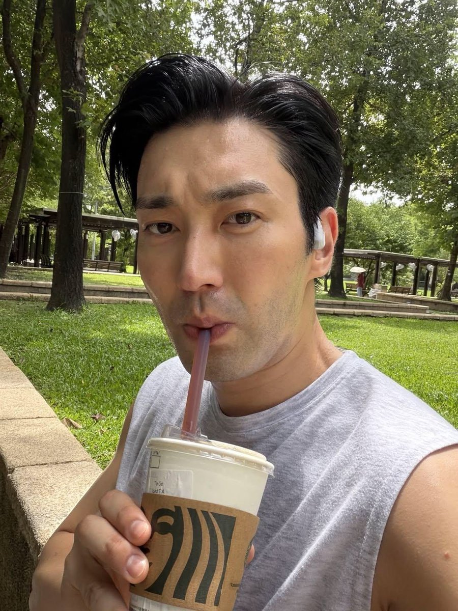 siwonic's tweet photo. Sore sore ngopi dahulu https://t.co/P8rYNFBZR8