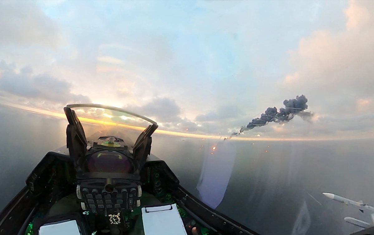codedlanguage's tweet photo. Two Romanian Air Force F-16's, took off on Saturday, October 17, from the 86th Air Base Borcea at 17:43, and shot down two russian drones above Black Sea, in the romanian airspace. https://t.co/l4l14GBSHX