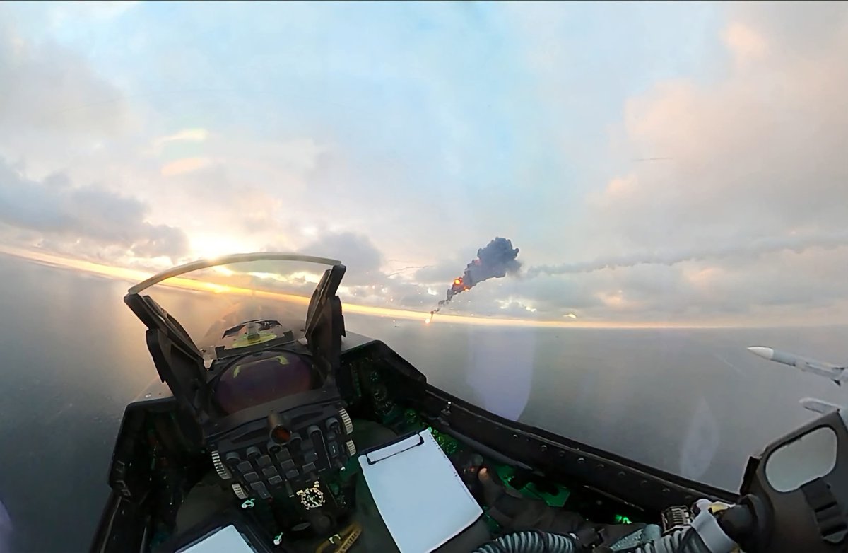 codedlanguage's tweet photo. Two Romanian Air Force F-16's, took off on Saturday, October 17, from the 86th Air Base Borcea at 17:43, and shot down two russian drones above Black Sea, in the romanian airspace. https://t.co/l4l14GBSHX