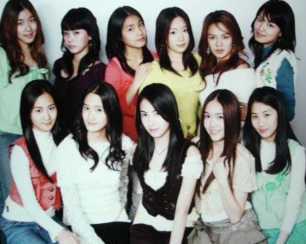 ooakarata's tweet photo. even OT11 SNSD can prove you this when it has been mentioned that the “Pin-Up girls aka visual line is Yoona, Jessica and main center Stella” https://t.co/cY8uSc3kHk