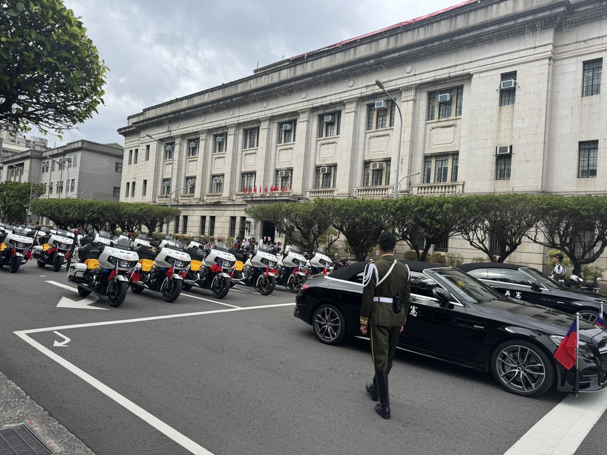 _JakubJanda's tweet photo. Na Taiwanu jsem minulý týden zažil přípravy na vojenskou přehlídku, tedy oslavu taiwanské státnosti.

Je to krásná, demokratická a statečná země ❤️ https://t.co/ggEgNVV6DA