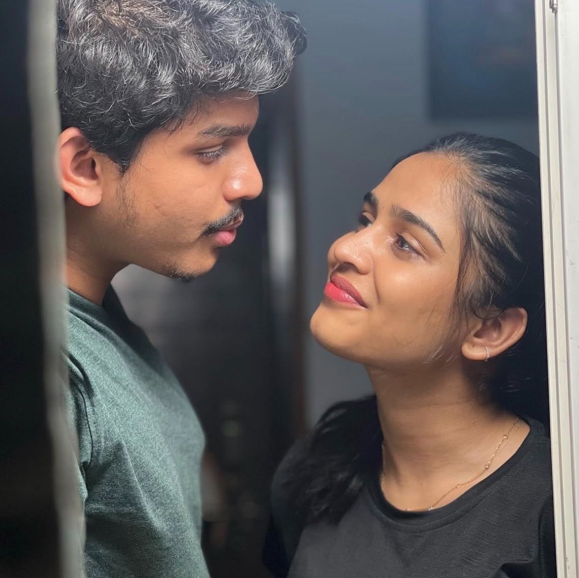 swaasthii's tweet photo. Chala doubts unnai naku e cute pair paina

Video yevaru yendhuku thisinaru?
Asalu ela dhorikinaru ?
Video bayatiki ela vachindhi?

Papam valla jeevithalu antha okasari ga thala kindhulu aindhi appudu😢😢

Yevarikaina proper information unte cheppandi https://t.co/MDa37MMvxM