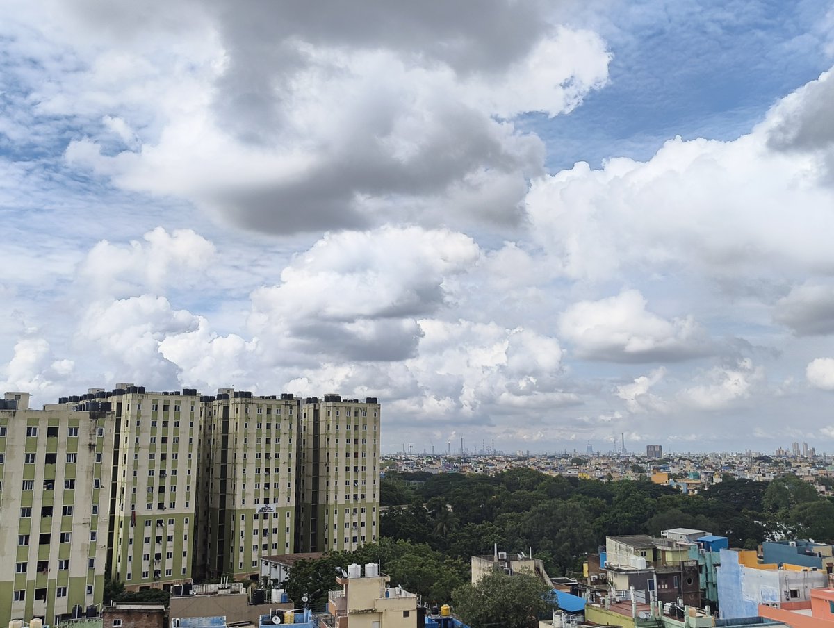 SAMARTHMBANSAL1's tweet photo. #Atmosphere looks unstable even after extreme #rains ysty, even with a little heat, cumulus seems to be exploding !! ☁️🌧️
UAC is near our coast, so #rains possible again today though not like ysty with South suburbs better placed with NW-SE steering !!🌧️⛈️
#TNRains #ChennaiRains https://t.co/AOpxCEuneV