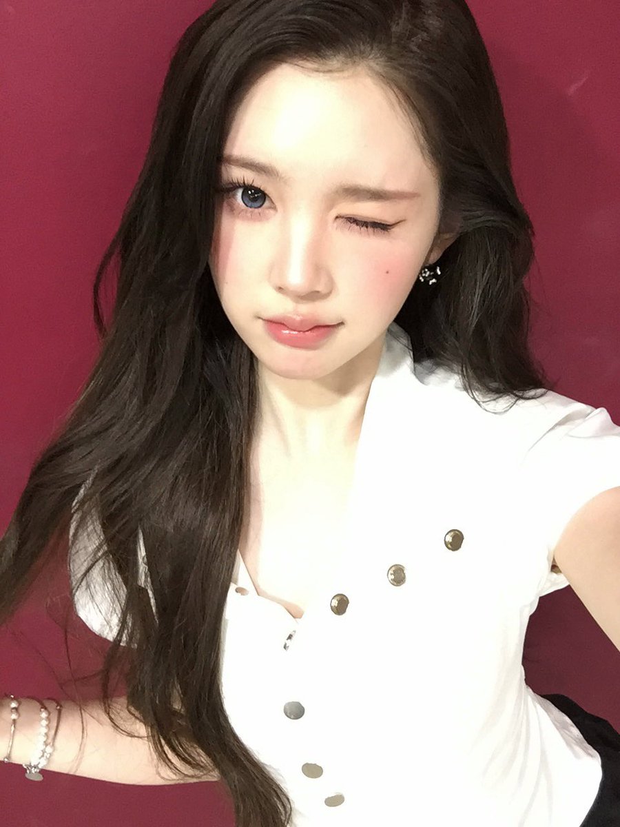 kolmeev's tweet photo. 머끝잡 셀카시리즈 많은데 나올수록 더 좋아서 
더더 필요해 https://t.co/qfXh5RKUwZ