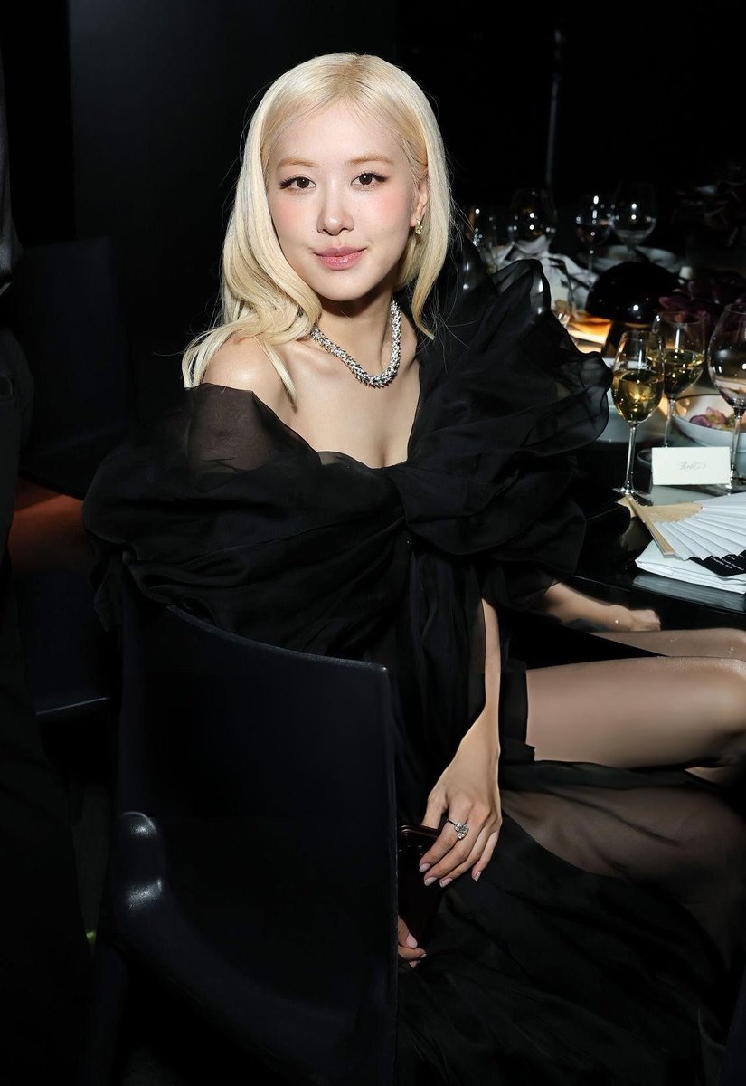 rosespics's tweet photo. rosé at academy museum gala https://t.co/BydURwTvr6