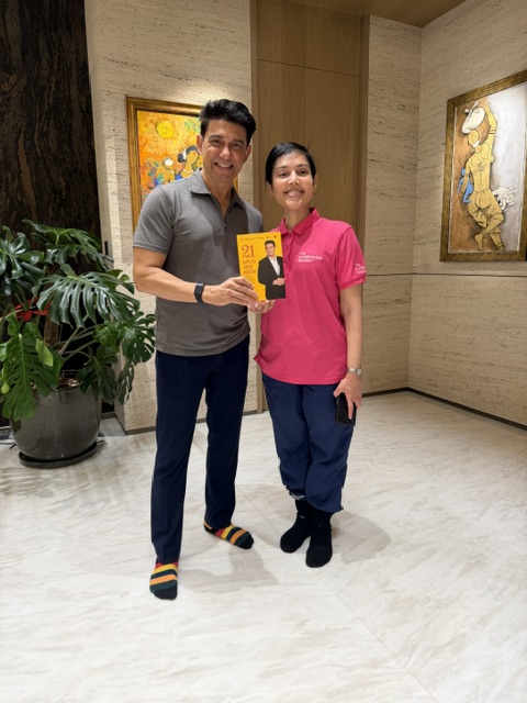 chitranawbatt's tweet photo. Congratulations, Dr. Shriram Nene, on your new book, 21 Days to Good Health! 👏👏

Drawing on your experience as a distinguished cardiovascular and thoracic surgeon, it offers practical advice for healthier living through nutrition, movement, sleep, stress and mindset, and community and purpose.

Honored to support your life improving thought leadership!

Swipe to learn more.

#CodeBreakerMindset #Grateful #Health #India #DrShriramNene @DoctorNene