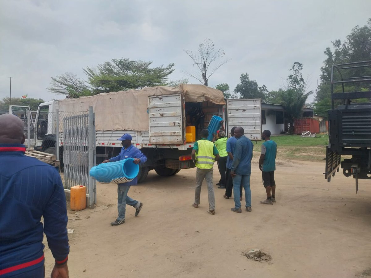 UNICEFcongoBZV's tweet photo. 🚨 Inondations dans la Likouala : les intrants de l’UNICEF sont en cours d’acheminement pour soutenir les enfants et les familles touchés, en appui à la réponse nationale et en coordination avec @UN_Congo et les partenaires mobilisés.
@GouvernementCG   #MASAH #Urgence https://t.co/lmi3s01pQe