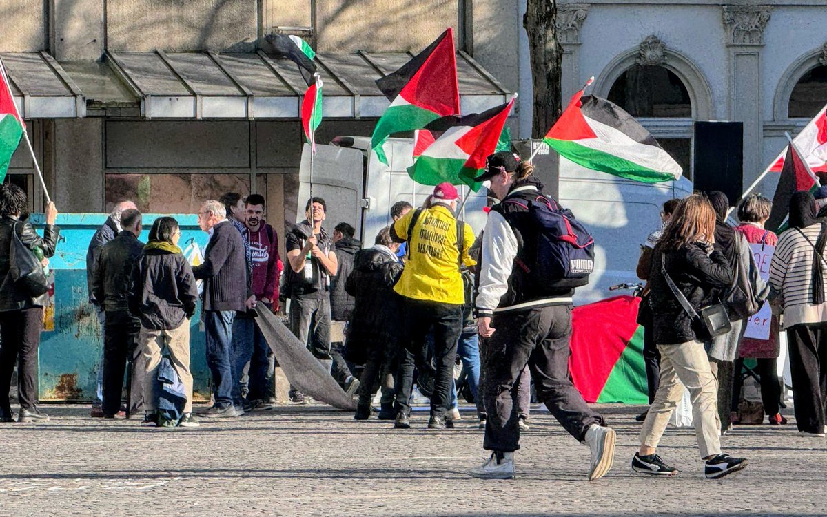 bgabonn's tweet photo. "Am 7. Oktober rief @EmmanuelMacron Israels 🇮🇱 Premierminister @netanyahu an und drängte darauf, dass Israel Zurückhaltung übt. Netanyahu antwortete: „Wenn wir Hamas nicht in Gaza zerschlagen, werdet ihr sie in Paris treffen.“"

Auch bald in deiner Stadt? In unserer sind die schon lange dabei.