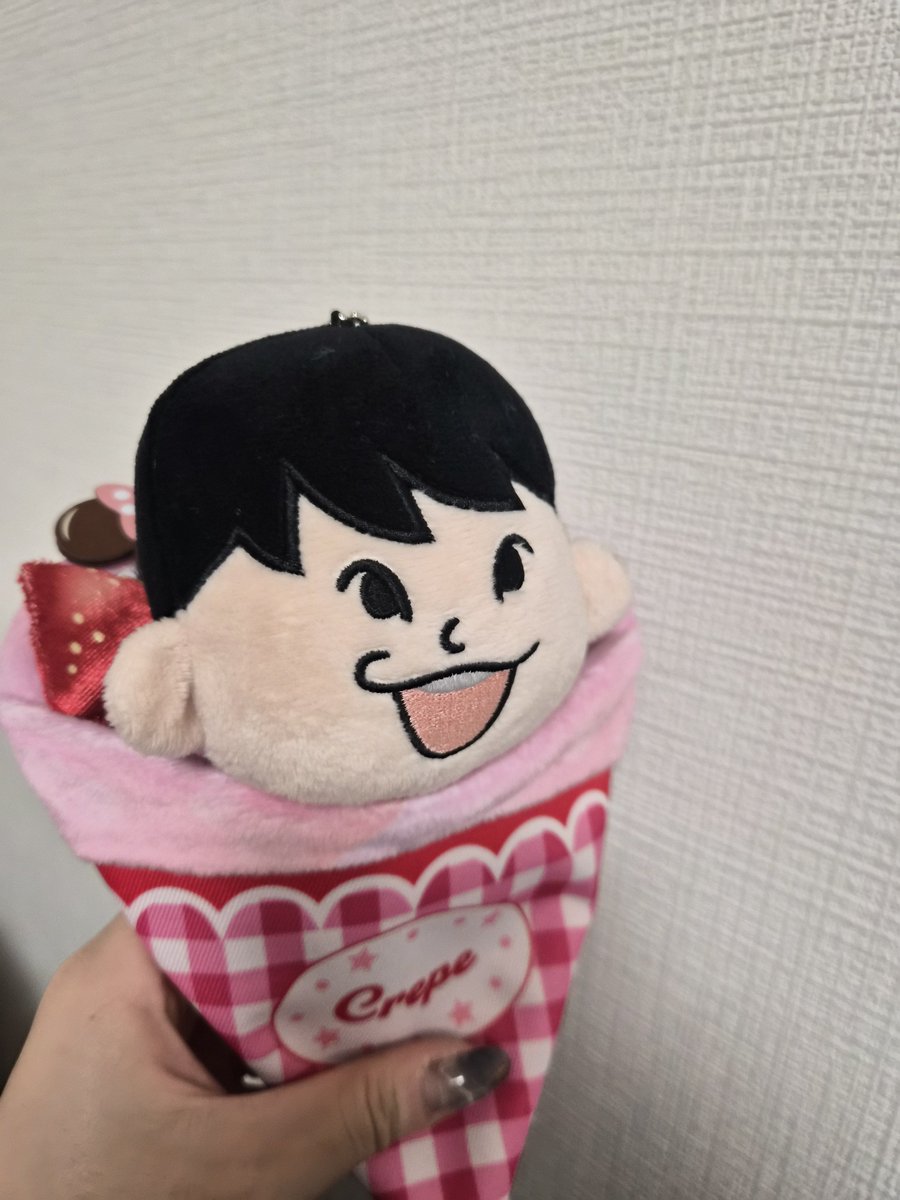 saminaminC's tweet photo. # いろんなけんいちくんぬいシリーズ
①サンリオ ポムポムプリンの着ぐるみ
→せいこう (後ろは留められてない)
②ディズニーストア ダッフルコート
→しっぱい (頭大きいから…)
③ディズニーストア クレープの入れ物
→せいこう (不服そう)
④スリコ ぬ���の秋服
→せいこう (ズボンは履けず) https://t.co/YMyhLyD5Dg