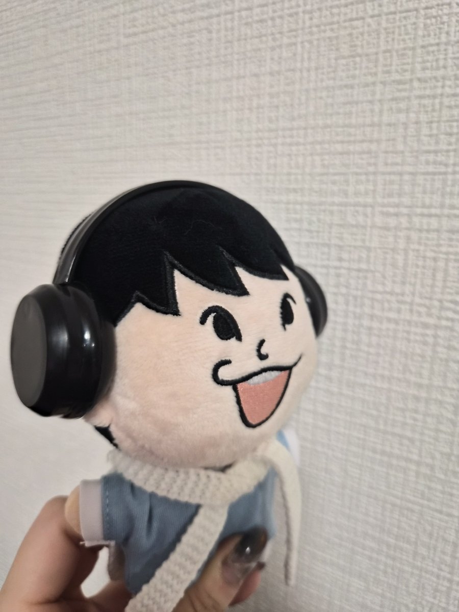 saminaminC's tweet photo. # いろんなけんいちくんぬいシリーズ
①サンリオ ポムポムプリンの着ぐるみ
→せいこう (後ろは留められてない)
②ディズニーストア ダッフルコート
→しっぱい (頭大きいから…)
③ディズニーストア クレープの入れ物
→せいこう (不服そう)
④スリコ ぬ���の秋服
→せいこう (ズボンは履けず) https://t.co/YMyhLyD5Dg