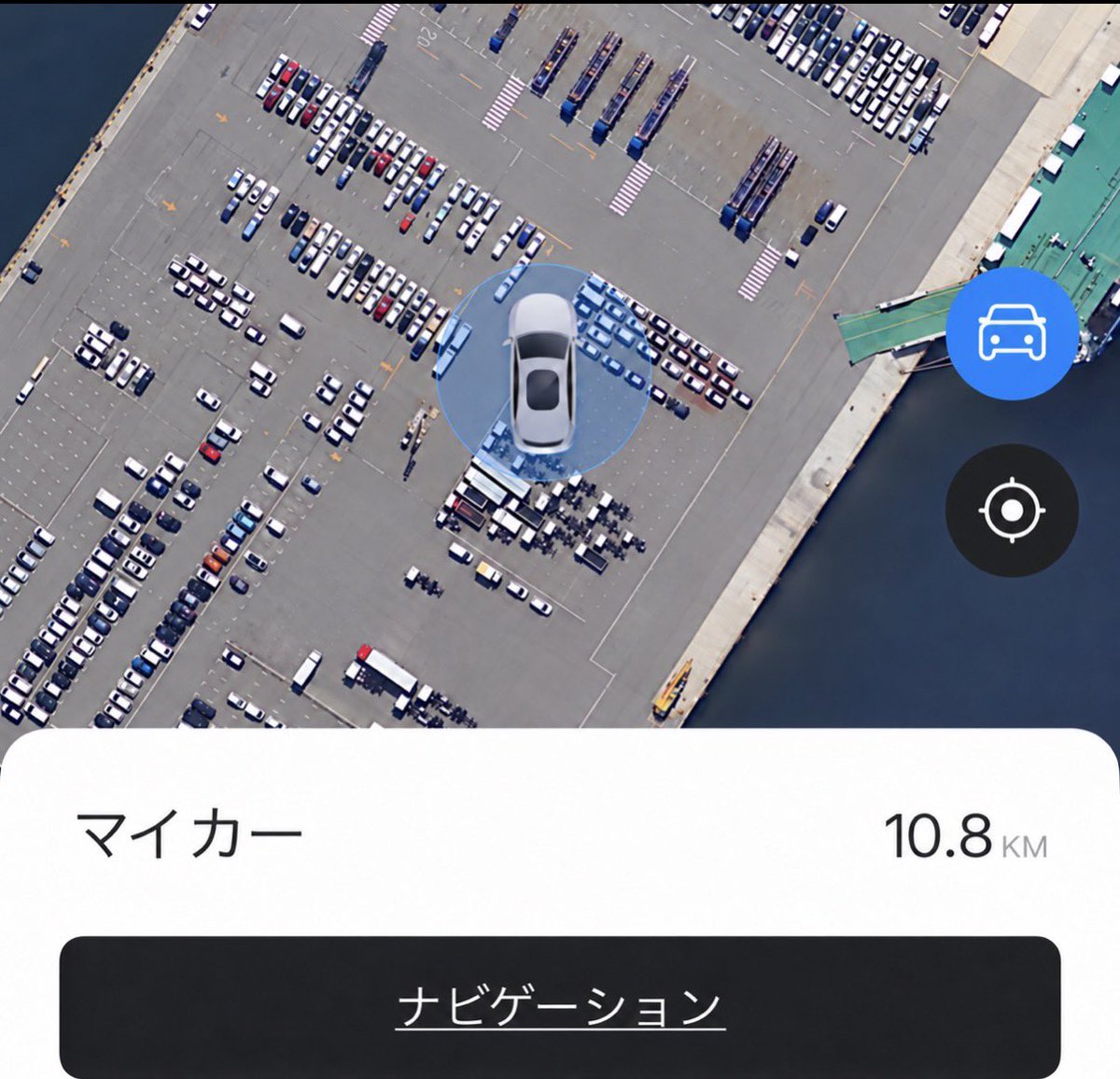 326EV's tweet photo. うちのラッコ🦦
ついに至近距離まで来た！
モータープールでディーラーまで運ばれるのを待っている様子だったので、買い物ついでに見に行った。

アプリからロックして位置を特定🔍
グリーンカラーが全くわからないほどラッピングされとったw

変形を防ぐために高圧にされてたタイヤも圧が抜けた模様🛞 https://t.co/AlAB5PPSOO