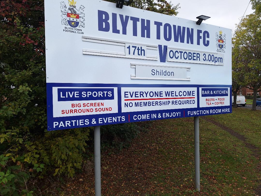 MikeAmosBlog's tweet photo. By train on the Northumberland Line to watch @Blyth_TownFC v Shildon @Official_SAFC  @NonLeagueCrowd @northernassist   Read more on https://t.co/Ix0VSXBabw https://t.co/HR6wajZuRj