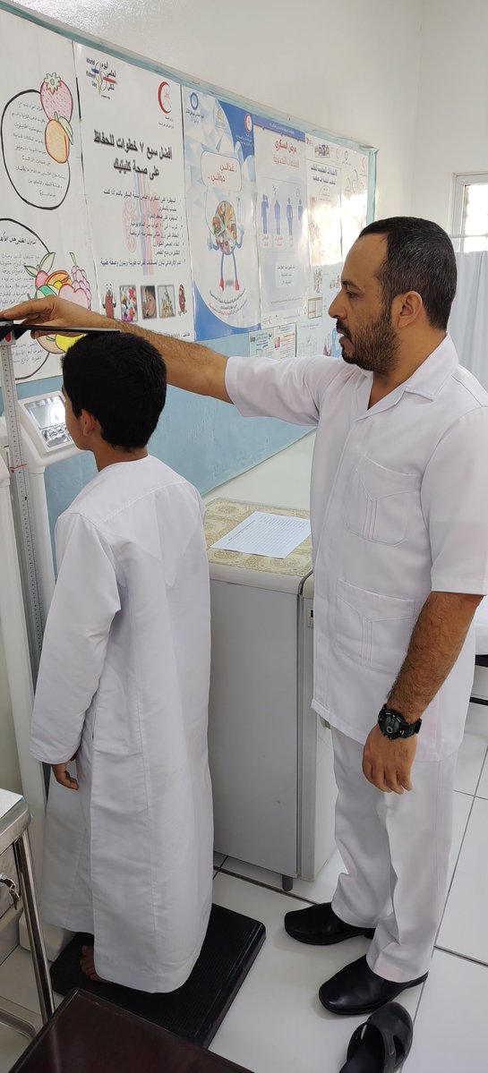 EduGovDkh4327's tweet photo. تعزيزا لصحة الطلبة وحرصا على كشف الحالات الصحية مبكرا، تم البدء اليوم الأحد 18-10-2026 بالفحص الشامل لطلبة صفي السابع والعاشر من قبل ممرض الصحة المدرسية سليمان الهنائي والذي يشمل فحص الوزن والطول والنظر. https://t.co/ktkp347GKc