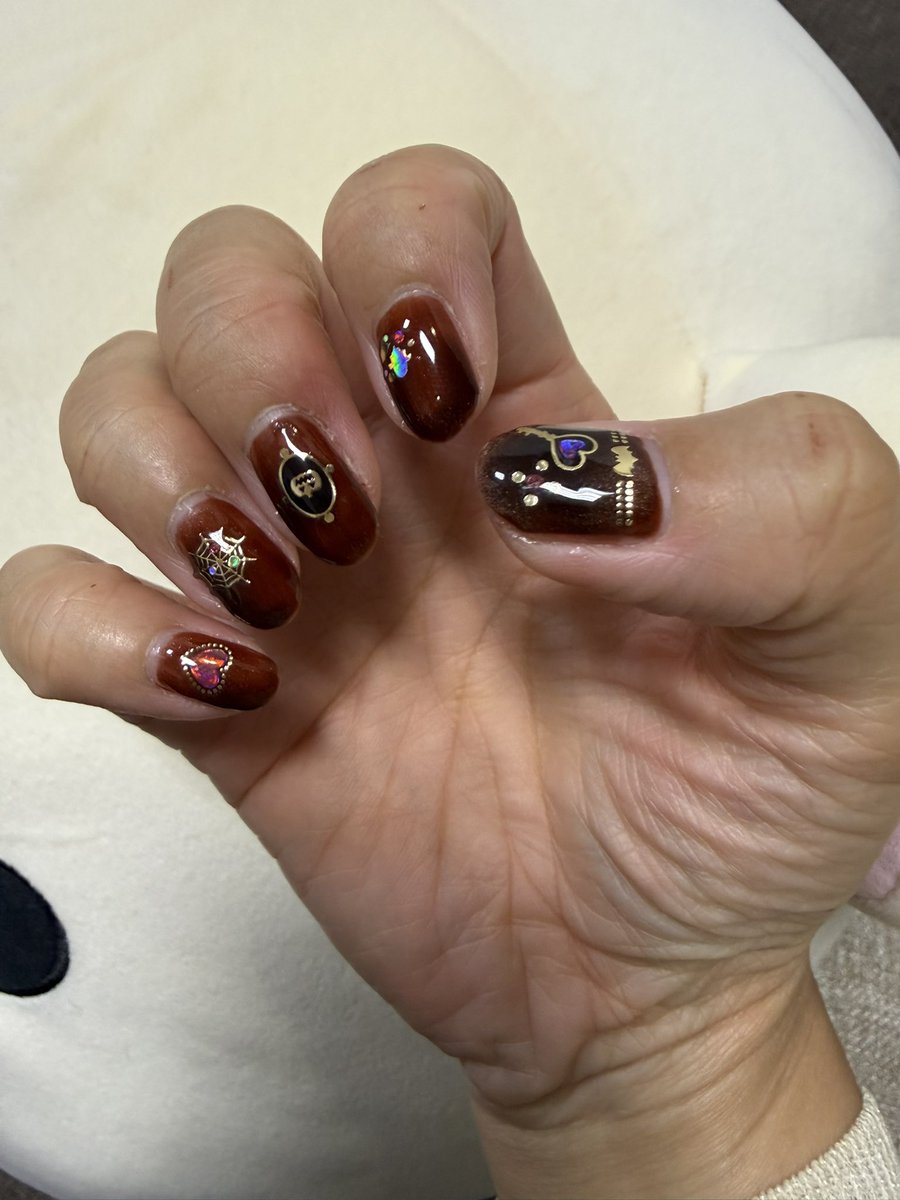 mahihi's tweet photo. ハロウィンのシール貼ったで
セリアのマグネットアートスタンド買ったらラメ全部どっか行ったで
なんで https://t.co/oamDyrKWWu