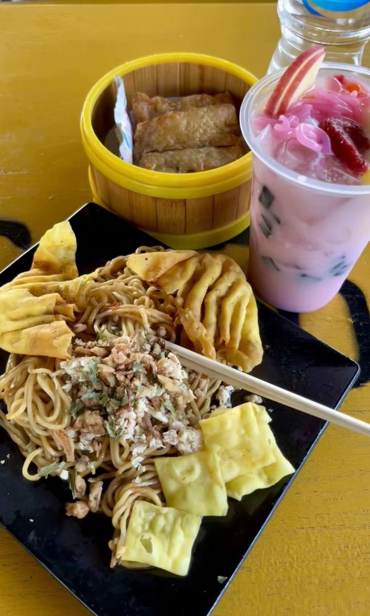 itssReen_'s tweet photo. BM banget, padahal semalam udah makan 
#gaysurabaya https://t.co/h1b1hIYGqC
