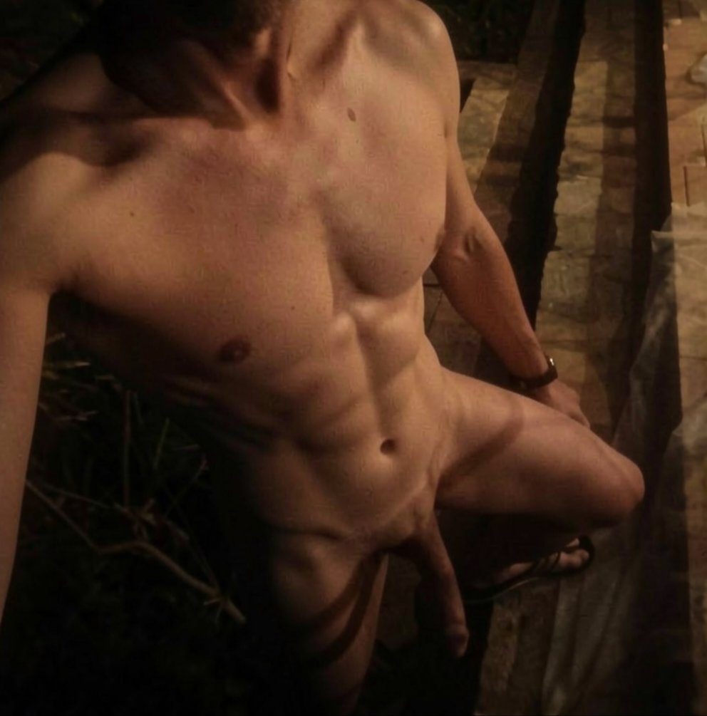 morbodiscreto_'s tweet photo. Cuando uno se despierta en medio de la noche....que paz #ExhibicionismoPúblico #morbopúblico #gooner #español #maduro #excitado #dick #durito #sincensura #heteromorboso #naked #nudista #cumm #masturbacion https://t.co/mk1u27ix82