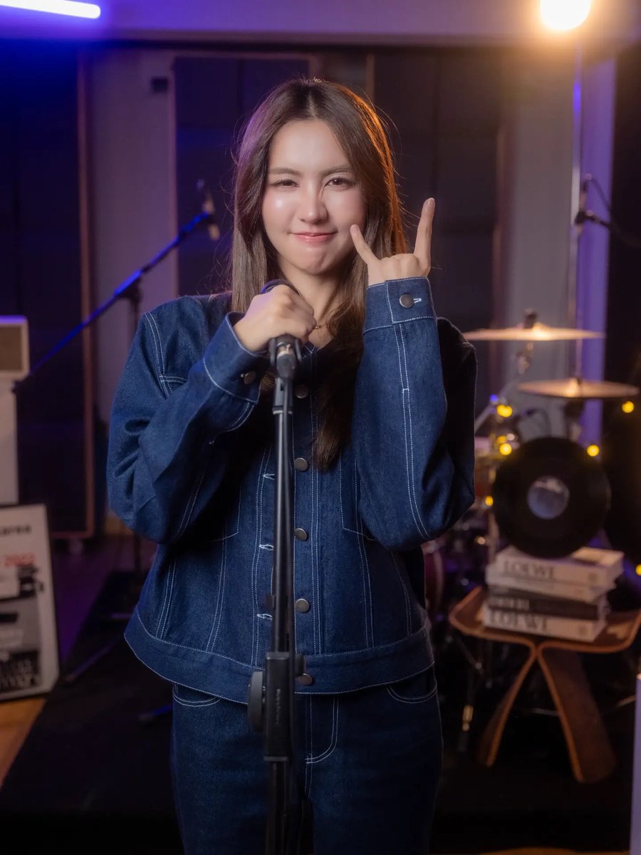 NamneungMilinTH's tweet photo. [IG https://t.co/LyCrtDHQaj Post] 

คุณน้ำหนึ่ง milinnn.d กับ Session การอัดเสียงร้อง ที่ Musomatic Studio 
🎙️✨ใครยังไม่ได้ฟัง ต้องรีบเลย🔥บอกเลยว่า ฟอ อิน ฟิน🪽

👉🏻 https://t.co/NIUU6fJH5d

#NamneungMilinD #Namneung_สมดุลรัก
#musomaticstudio https://t.co/iGZTBJIgoL
