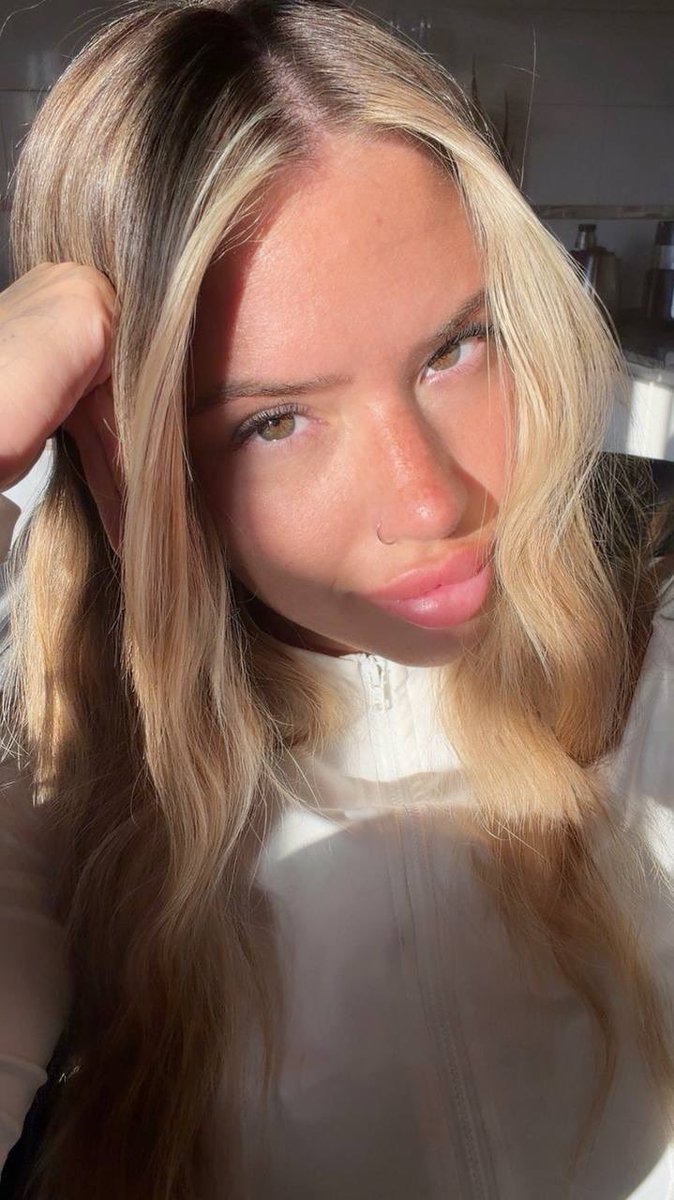 tapetite_salome's tweet photo. Soyons honnêtes… les femmes plus jeunes sont elles les plus sexy ? https://t.co/rDp321TyuN
