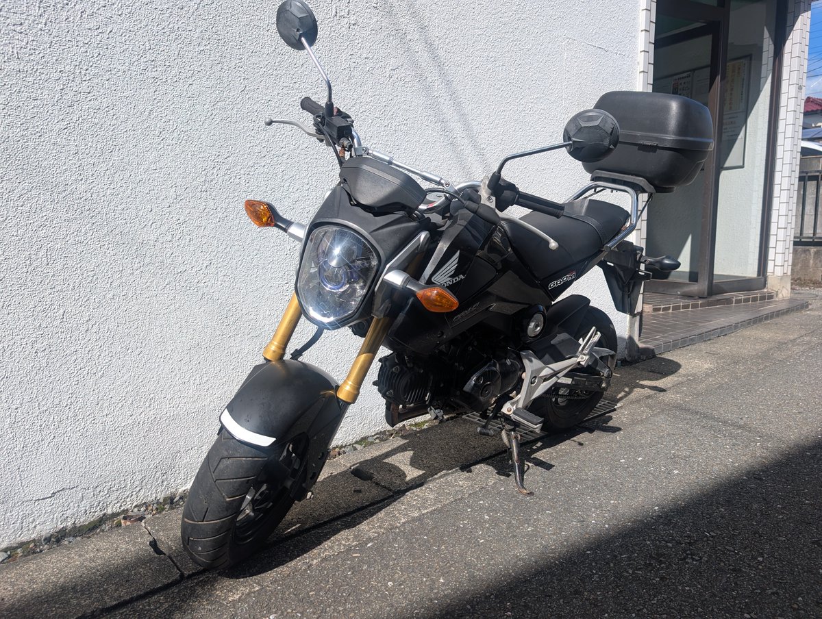 masaya_zm58's tweet photo. ドタバタしてる中の対応で免許控えず試乗のままジモティー返信無しです。
出張整備から戻り次第という待ち合わせをし帰宅後連絡をして40分程度で来た為神奈川ないし東京近辺だと思います。

グロム　前期型
車体番号　JC61-1006***
ナンバー　試 １２１６
半帽　グレーメタリック
＃拡散希望
＃盗難車 https://t.co/xJqpnlMX0p