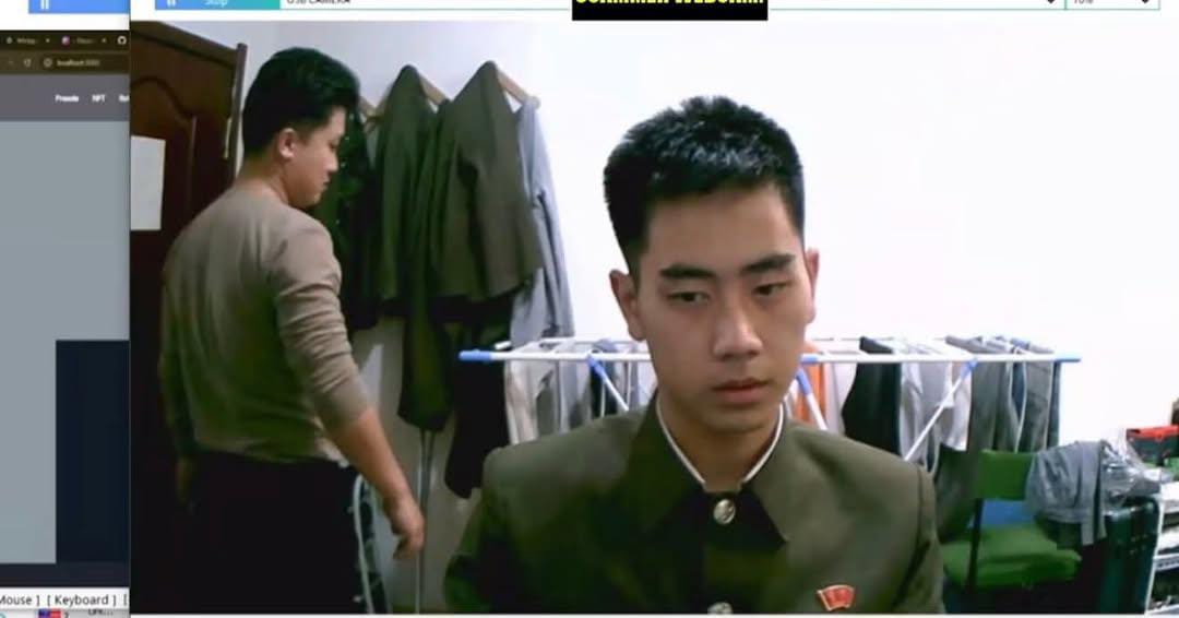 wangjupaian's tweet photo. 【荷兰反诈博主黑进朝鲜程序员电脑，摄像头里竟出现军装人员】

近日，网传一名荷兰反诈博主入侵朝鲜“远程程序员”的电脑，打开摄像头后，发现对面坐着几名穿军装的年轻人，当场愣住。

这些朝鲜程序员平时伪装成海外求职者，利用AI伪造履历、VPN隐藏位置，混进欧美企业远程工作。一边赚取工资上交平壤，一边可能窃取企业数据。

这并非孤立现象。7月31日，美国、日本、韩国等11国联合发布警告，指出朝鲜利用虚假身份安排IT人员进入外国企业，获取收入并从事网络窃密活动。据估算，2024年朝鲜通过这类IT人员获得约3.5亿至8亿美元收入。