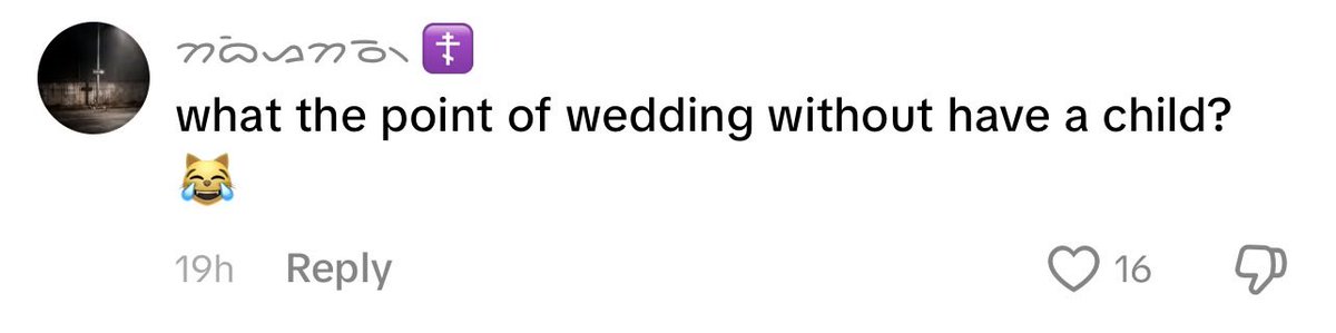 amaraelius's tweet photo. kalian tau lagu stop the wedding, kan? lagu yang ngajak cewek-cewek buat berani keluar dari toxic relationship. terus ada cowok di tiktok bikin konten pake lagu ini juga, coba deh baca sendiri komen-komen di videonya😭 kita perempuan tuh cuma diliat sebagai alat penghasil anak aja ya?