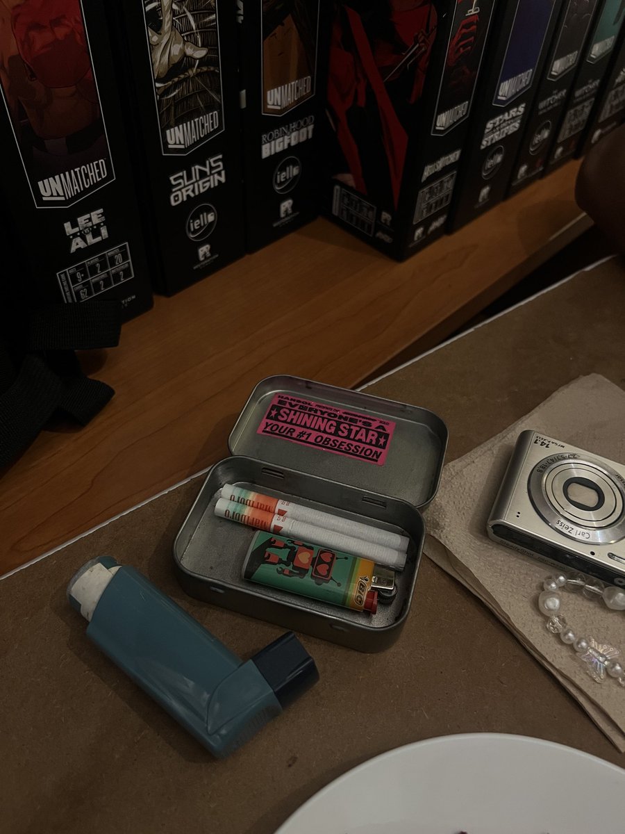 santismokes's tweet photo. when smokers meet nonsmoker w/ matching asthma edition #yositwt https://t.co/Bf53PMasPM